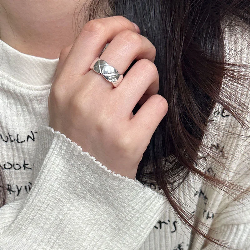 Lingwen Checker Ring s925 All Over Sterling Silver Classic Star Matching Solid Wide Versatile and Fashionable J5652
Lingwen Checker Ring s925 All Over Sterling Silver Classic Star Matching Solid Wide Versatile and Fashionable J5652