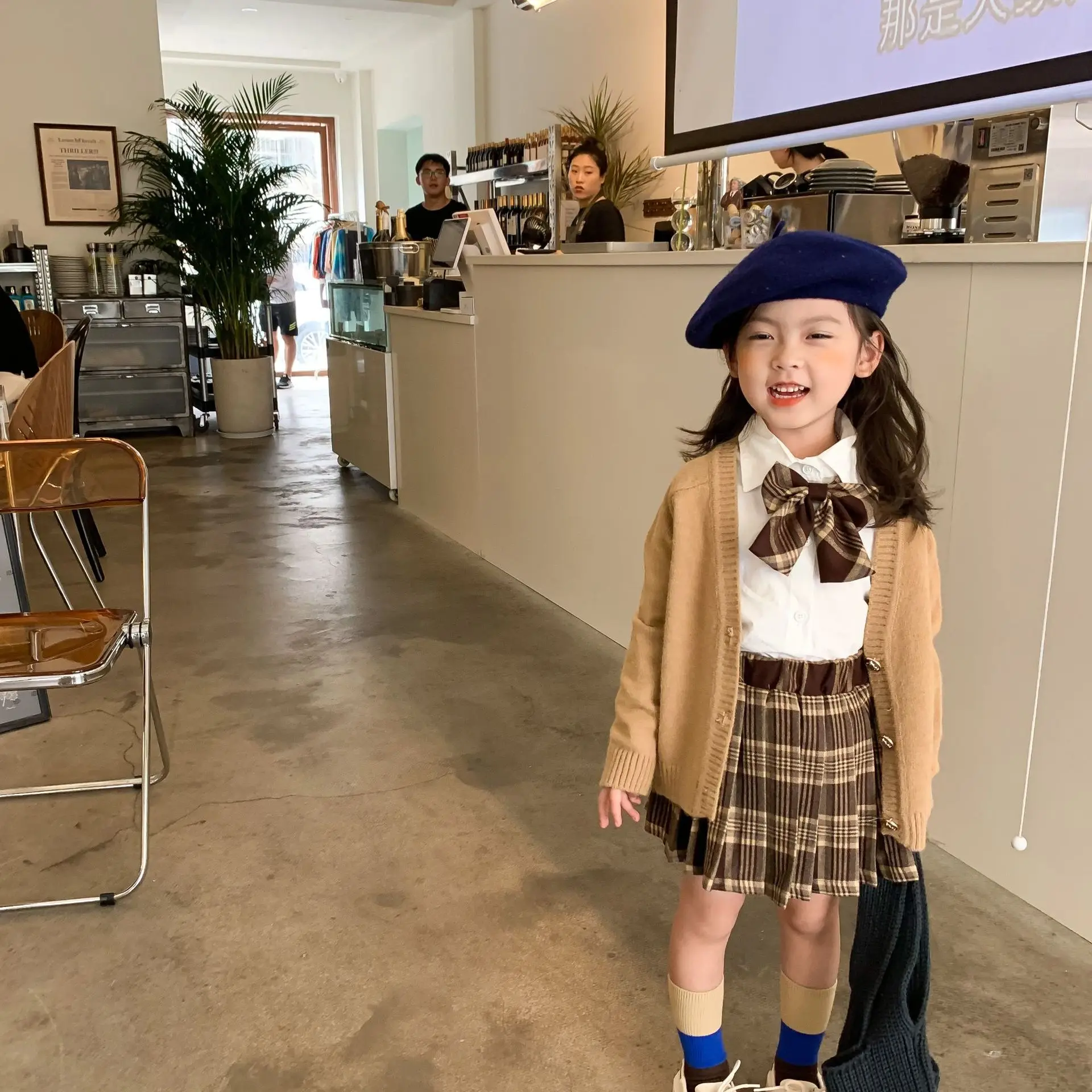 Girls' College Style Shirt + Pleated Skirt Suit Girl Falls Clothing New Stitching Skirts Children Preppy School Uniform Costume
Girls' College Style Shirt + Pleated Skirt Suit Girl Falls Clothing New Stitching Skirts Children Preppy School Uniform Costume