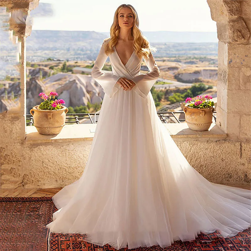 Vintage Deep V-Neck Wedding Dress Long Flare Sleeves Bridal Gown 2022 Simple Chiffon Sweep Train Robe De mariée
Vintage Deep V-Neck Wedding Dress Long Flare Sleeves Bridal Gown 2022 Simple Chiffon Sweep Train Robe De mariée