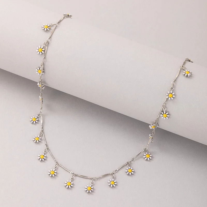 Trendy Bohemian Lovely Daisy Flowers Choker Necklace for Women Girls Statement Short Necklace Summer Vacation Jewelry Spring Sty
Trendy Bohemian Lovely Daisy Flowers Choker Necklace for Women Girls Statement Short Necklace Summer Vacation Jewelry Spring Sty
