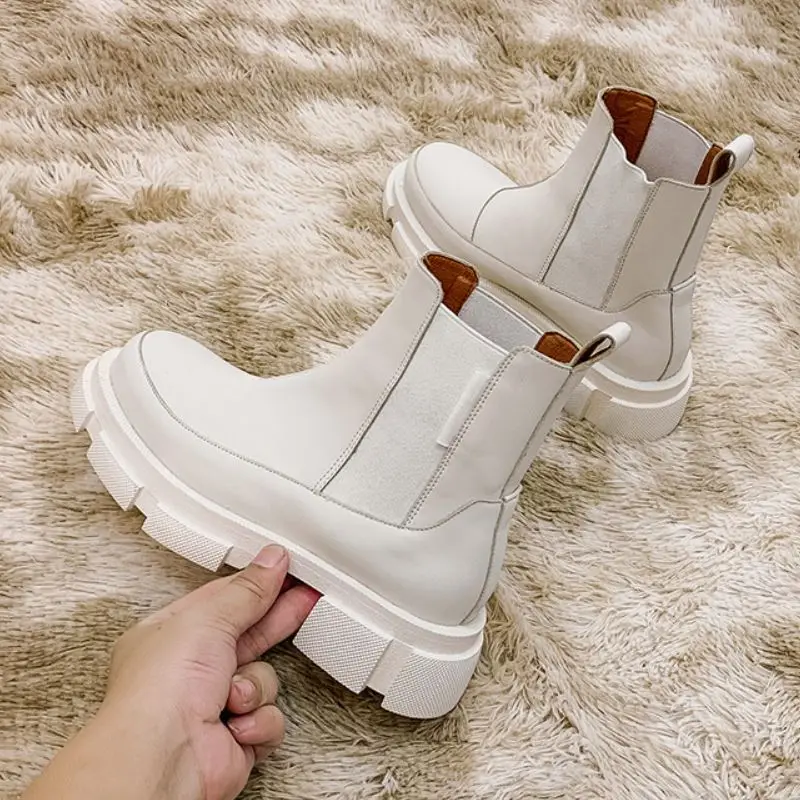 Real Leather Women Ankle Boots Fashion Platform Warm Fur High Heel Winter Shoes Woman Casual Footwear
Real Leather Women Ankle Boots Fashion Platform Warm Fur High Heel Winter Shoes Woman Casual Footwear
