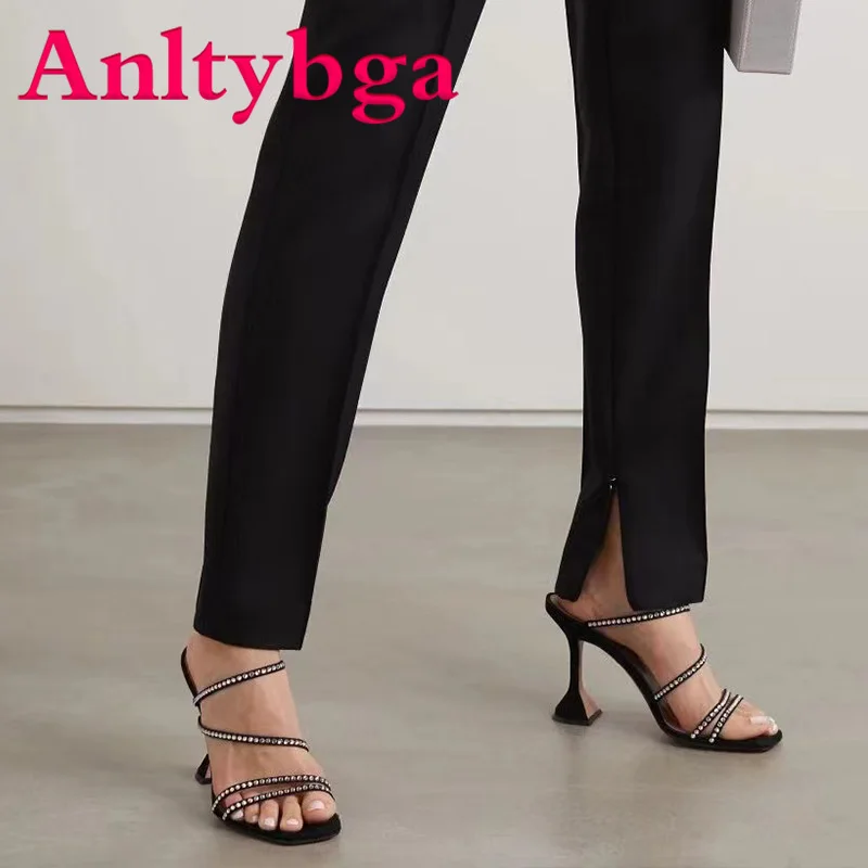 Ladies Summer High Heel Slippers Shoes Black Elastic Cord Diamond Decoration Fashion Outdoor Slippers Sandals Horseshoe Heel
Ladies Summer High Heel Slippers Shoes Black Elastic Cord Diamond Decoration Fashion Outdoor Slippers Sandals Horseshoe Heel