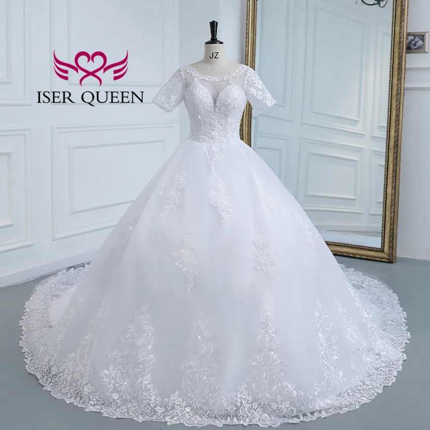 Pearls Beaded Pretty Lace Appliques Wedding Dress 2023 New Short Sleeves White Court Train Factory Price Wedding Gown WX0313
Pearls Beaded Pretty Lace Appliques Wedding Dress 2023 New Short Sleeves White Court Train Factory Price Wedding Gown WX0313