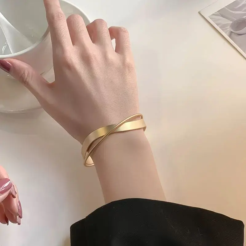 Cross Dumb Gold Opening Bracelet a Sense of Minority Design Retro Cool Style Personality Versatile fashion Jewelry
Cross Dumb Gold Opening Bracelet a Sense of Minority Design Retro Cool Style Personality Versatile fashion Jewelry