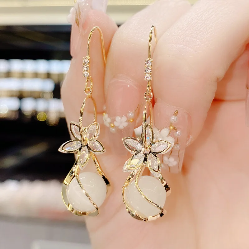 Earrings for Women 2021 New Temperament Wild High-Grade Earrings Zircon Flower Ear Hook Cat's Eye Earrings
Earrings for Women 2021 New Temperament Wild High-Grade Earrings Zircon Flower Ear Hook Cat's Eye Earrings