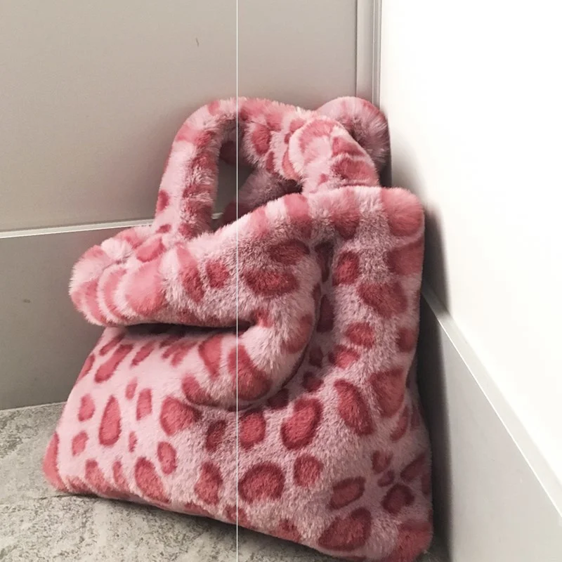 chain large plush handbag new cute bags fashion shoulder Crossbody bag female leopard female bag Messenger bag soft warm fur bag
chain large plush handbag new cute bags fashion shoulder Crossbody bag female leopard female bag Messenger bag soft warm fur bag