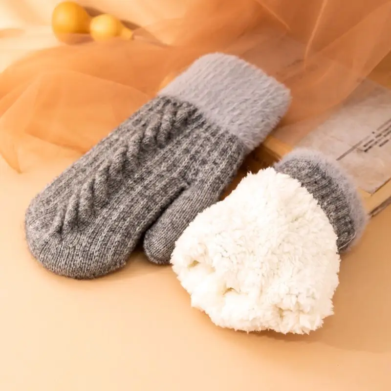 New Arrival Autumn Winter Cute Ladies Thickened Warm Coral Gloves Winterproof Full Finger Mittens Women Cashmere Knitted Gloves
New Arrival Autumn Winter Cute Ladies Thickened Warm Coral Gloves Winterproof Full Finger Mittens Women Cashmere Knitted Gloves