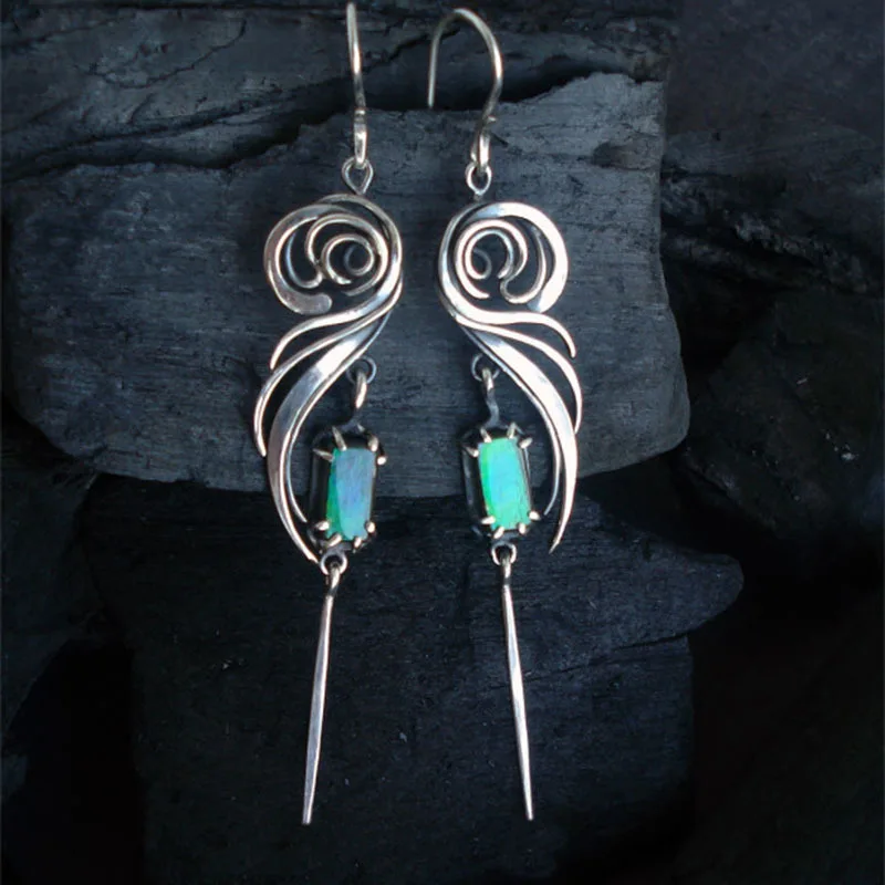 Female Exquisite Earrings Vintage Ethnic Hand-Carving Hollow Metal Square Blue and Green Stone Dangle Earrings For Women Jewelry
Female Exquisite Earrings Vintage Ethnic Hand-Carving Hollow Metal Square Blue and Green Stone Dangle Earrings For Women Jewelry