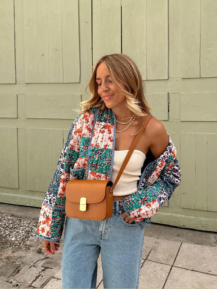 Elegant Contrast Printing Cotton Coat For Women Chic Stand Neck Long Sleeved Cardigan Coat 2023 Winter Lady Warm Fashion Jacket
Elegant Contrast Printing Cotton Coat For Women Chic Stand Neck Long Sleeved Cardigan Coat 2023 Winter Lady Warm Fashion Jacket