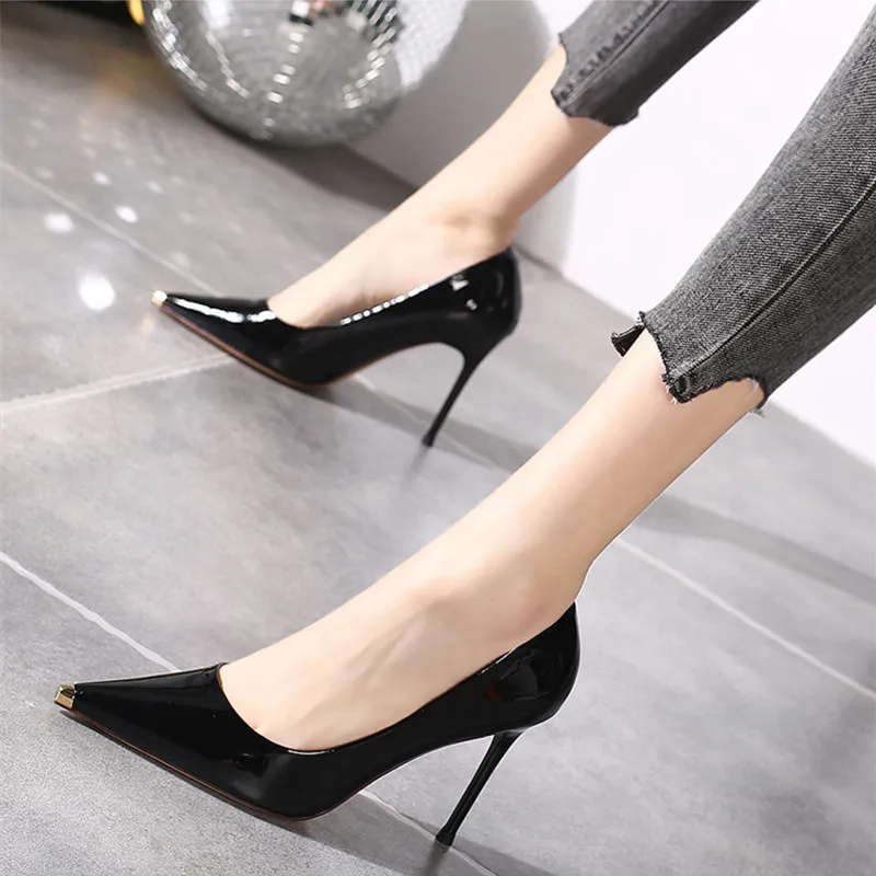 Spring and Autumn New Fashion Metal Pointed Single Shoe Shallow Mouth Patent Leather Stiletto High Heels Casual Women's Shoes
Spring and Autumn New Fashion Metal Pointed Single Shoe Shallow Mouth Patent Leather Stiletto High Heels Casual Women's Shoes