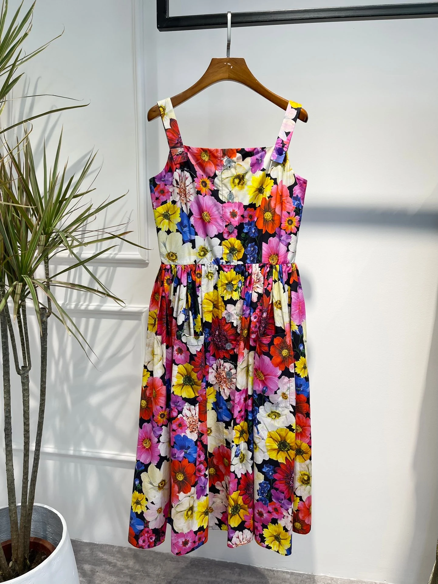 2022 Summer New High Quality Designer Fashion Style Cotton Vintage Floral Midi Dresses
2022 Summer New High Quality Designer Fashion Style Cotton Vintage Floral Midi Dresses