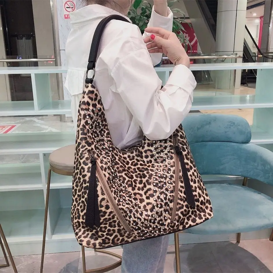 2023 New Fashion Leopard Pattern Shoulder Bags Luxury Diamond Bag Large Capacity Leather Women Handbags
2023 New Fashion Leopard Pattern Shoulder Bags Luxury Diamond Bag Large Capacity Leather Women Handbags