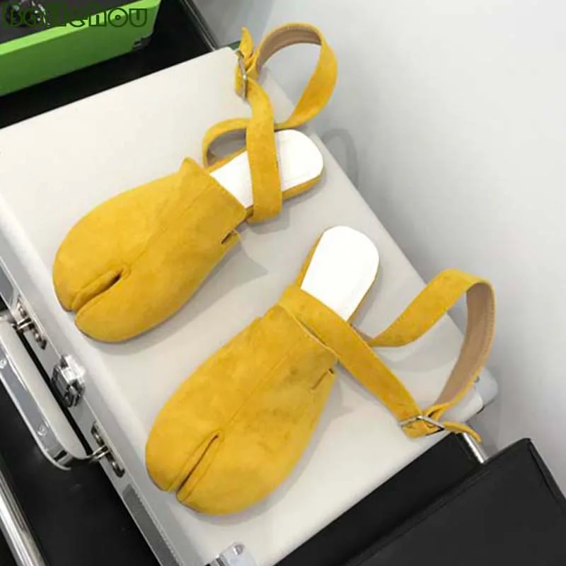 Women Shoes 2022 Women Sandals Round Toe Fashion Ankle Strap Ladies Flats Casual Outside Yellow Party Female Rubber Shoes
Women Shoes 2022 Women Sandals Round Toe Fashion Ankle Strap Ladies Flats Casual Outside Yellow Party Female Rubber Shoes
