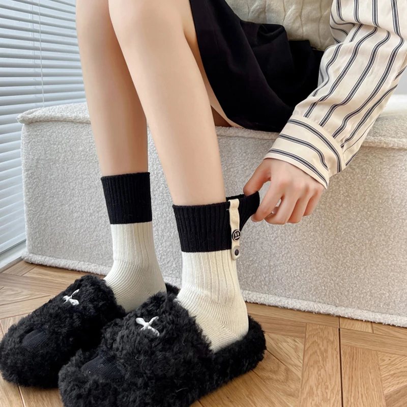 Woman Laser Smile Label Knitted Spring Autumn Winter Warm Socks Home Fashion Mid-tube Smilely Cotton Soft Thick Thread Needles
Woman Laser Smile Label Knitted Spring Autumn Winter Warm Socks Home Fashion Mid-tube Smilely Cotton Soft Thick Thread Needles