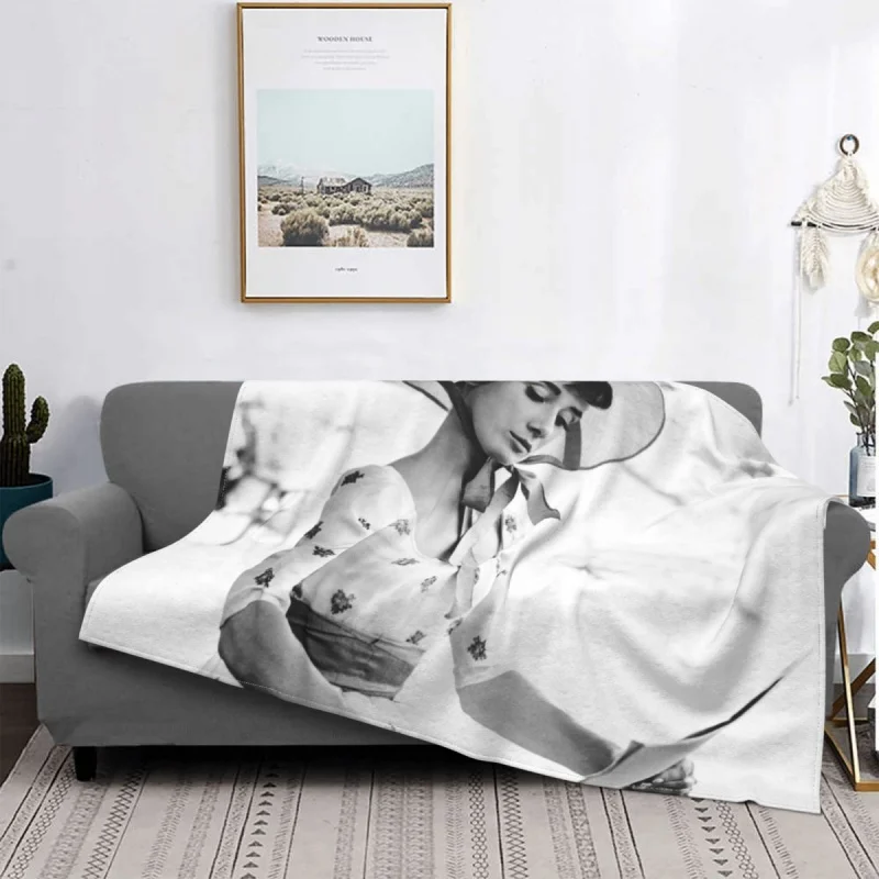 Audrey Hepburn Flannel Blankets Funny Warm Ling Blanket for Bed Sofa Spring/Autumn
Audrey Hepburn Flannel Blankets Funny Warm Ling Blanket for Bed Sofa Spring/Autumn