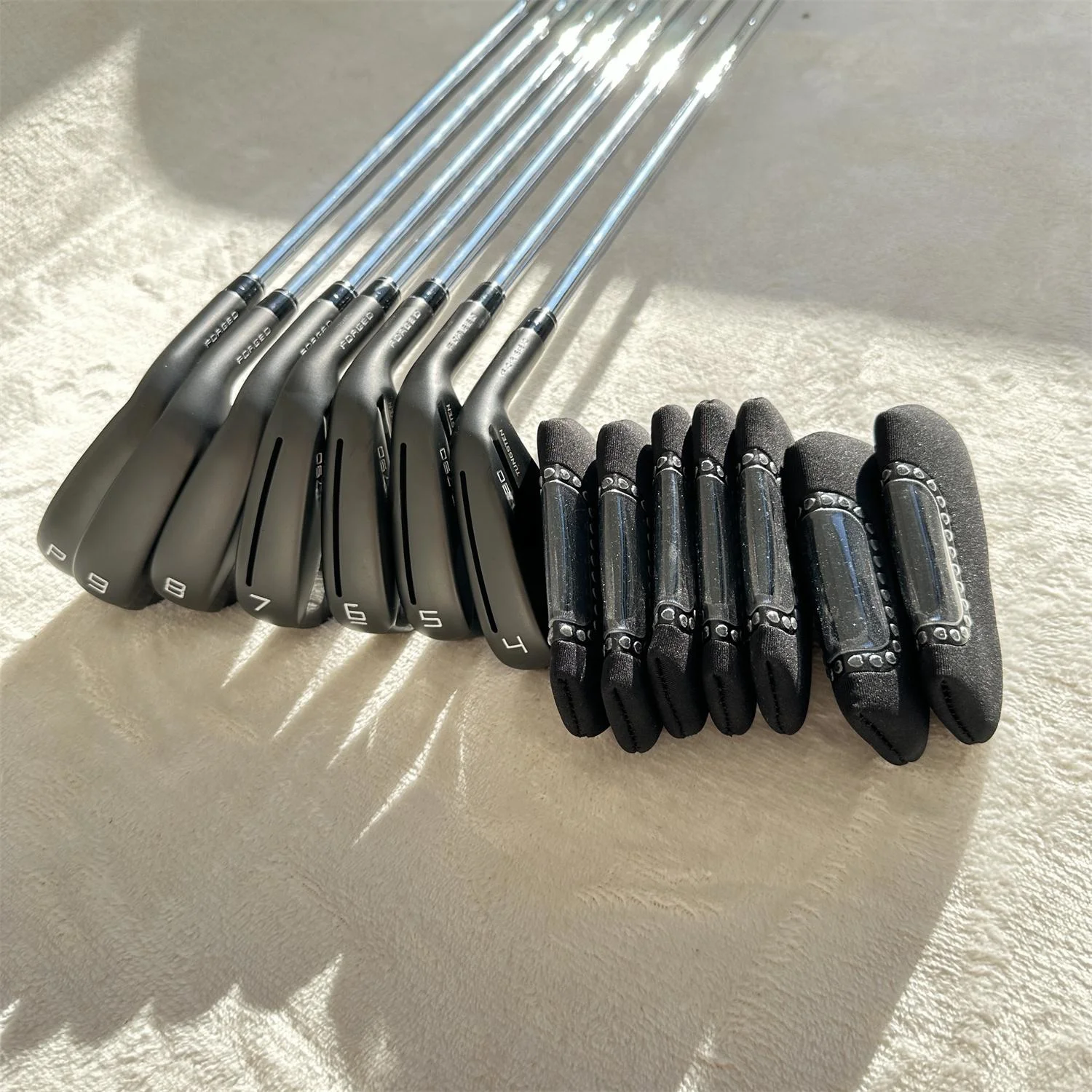 

Men's Golf Iron black Iron P790 Irons Golf Club Irons Set Forged 456789P Regular/Stiff Steel/Graphite Shafts Headcovers