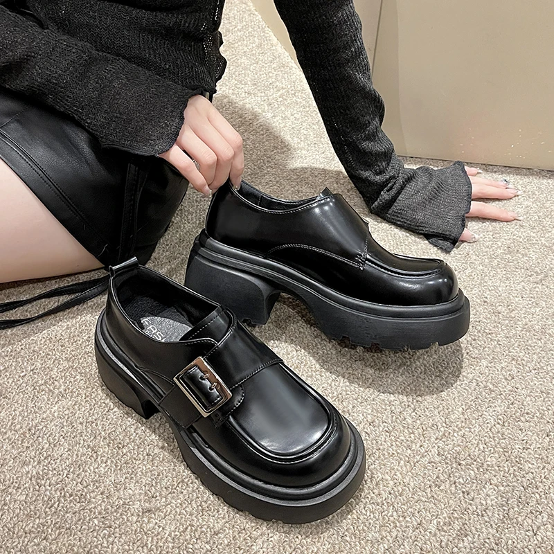 Туфли женские кожаные в британском стиле, мягкие лоферы на толстой подошве, металлическая пряжка, Туфли Мэри Джейн, новая модель
Туфли женские кожаные в британском стиле, мягкие лоферы на толстой подошве, металлическая пряжка, Туфли Мэри Джейн, новая модель