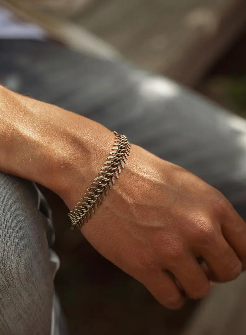 Coconal Personality Fish Bone Thorn Men Bracelet Hip Hip Rock Vintage Jewelry Accessories Centipede Charm Bracelets Women Gift
Coconal Personality Fish Bone Thorn Men Bracelet Hip Hip Rock Vintage Jewelry Accessories Centipede Charm Bracelets Women Gift
