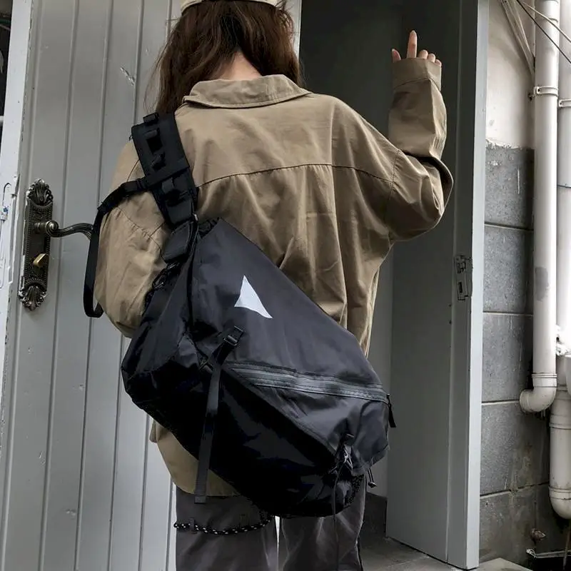 Локомотивная Сумка японская Корейская версия улицы Harajuku Студенческая сумка через плечо классная брендовая универсальная шикарная сумка-м... 
Локомотивная Сумка японская Корейская версия улицы Harajuku Студенческая сумка через плечо классная брендовая универсальная шикарная сумка-м...