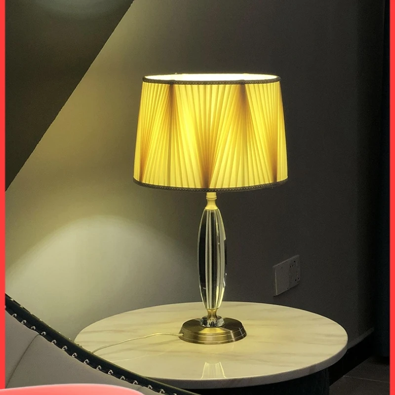 Yellow desk lamp, bedside lamp, minimalist modern bedroom lamp, warm and romantic decorative lamp trend
Yellow desk lamp, bedside lamp, minimalist modern bedroom lamp, warm and romantic decorative lamp trend