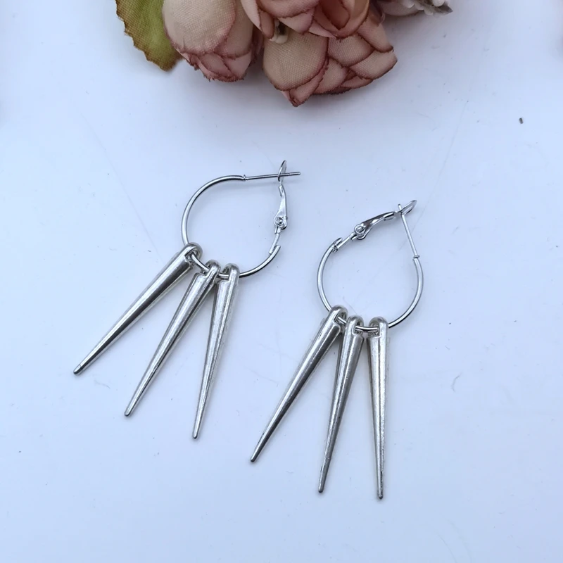 Punk Hoop Earrings For Women Gothic Exaggeration Piercing Jewelrys Long Rivet Spike Round Earring
Punk Hoop Earrings For Women Gothic Exaggeration Piercing Jewelrys Long Rivet Spike Round Earring