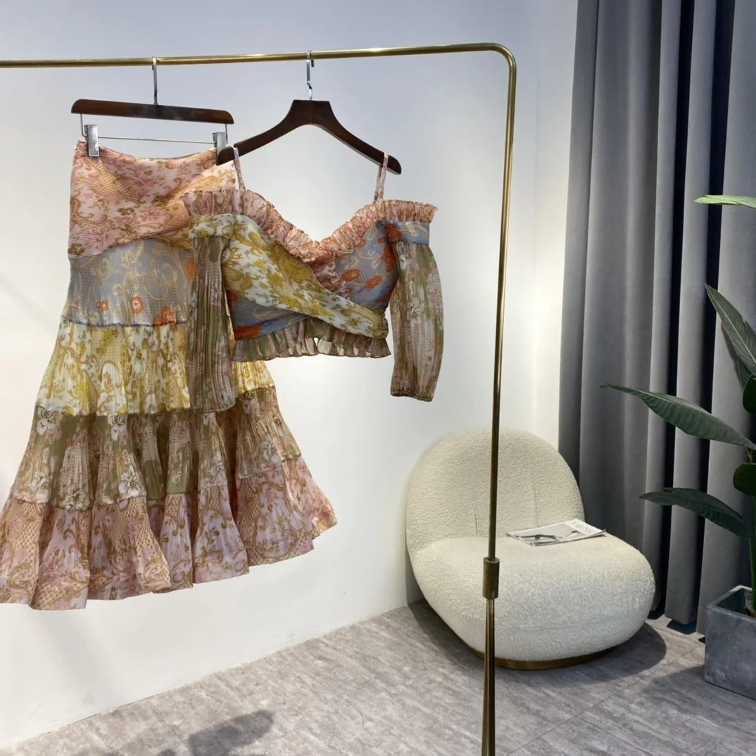 2022 Spring New Yellow Pink Blue Frola Print Pleat Short Top and Mid-calf Skirt Set Top Quality Patchwork Tired Women Suit
2022 Spring New Yellow Pink Blue Frola Print Pleat Short Top and Mid-calf Skirt Set Top Quality Patchwork Tired Women Suit