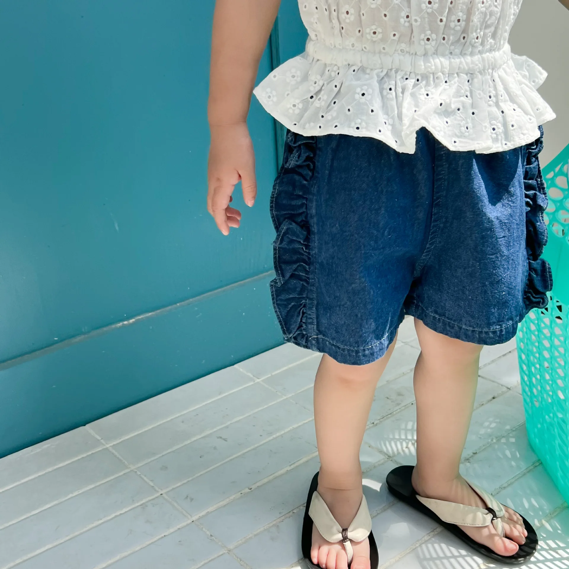 Summer Girl Children Ruffle Casual Jeans Baby Ins Thin Soft Short Wide Leg Pants Kid Cotton Loose Shorts Toddler Sweet Trousers 
Summer Girl Children Ruffle Casual Jeans Baby Ins Thin Soft Short Wide Leg Pants Kid Cotton Loose Shorts Toddler Sweet Trousers