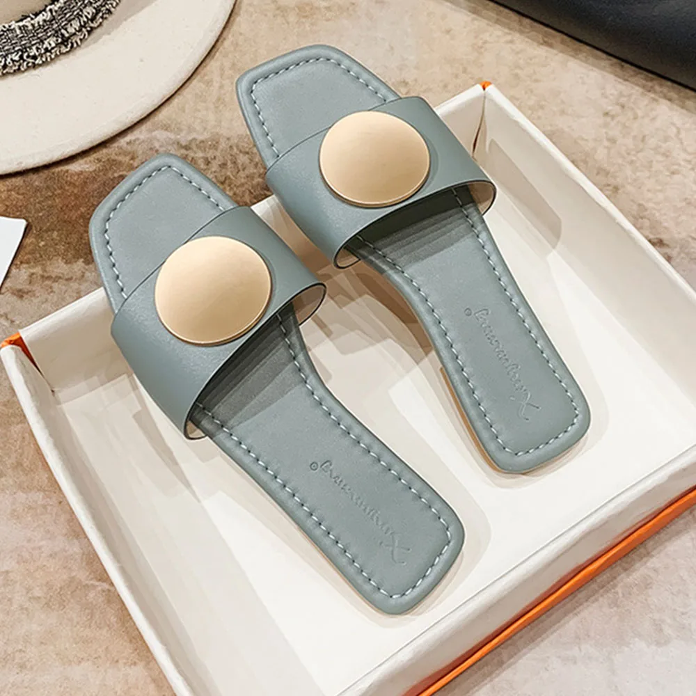 Designer leather flat bottom flip flops women's fashion all-match metal buckle retro square head sandals and slippers
Designer leather flat bottom flip flops women's fashion all-match metal buckle retro square head sandals and slippers