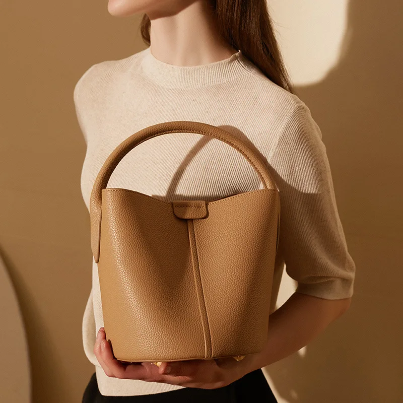 New 2023 Fashion Designer Shoulder Tote Bag Handbag For Women Genuine Leather Crossbody Bags Small Bucket Bag Girls
New 2023 Fashion Designer Shoulder Tote Bag Handbag For Women Genuine Leather Crossbody Bags Small Bucket Bag Girls