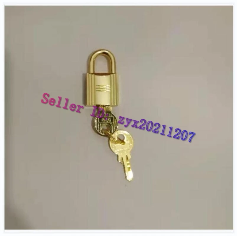 Брелок Hi 1 Lock 2 Key, для Дизайнерской женской сумки, очаровательный, блестящий
Брелок Hi 1 Lock 2 Key, для Дизайнерской женской сумки, очаровательный, блестящий