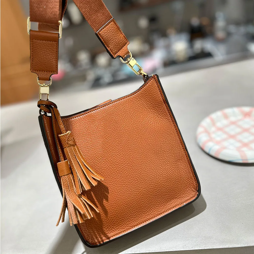 2023 Genuine Leather Brand New Black Brown Crossbody Shoulder Vintage Saddle Bags Purse for Women Bags
2023 Genuine Leather Brand New Black Brown Crossbody Shoulder Vintage Saddle Bags Purse for Women Bags