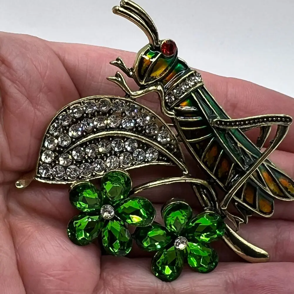 

Fashion Grasshopper Locust Dripping Glaze Brooch Creative Insect Bug Pins Coat Accessories Collar Pins Animal Enamel Pin Corsage
