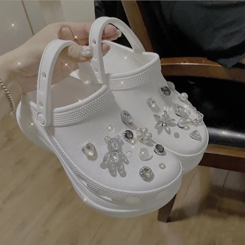 Luxury Rhinestone Pearl Croc Charms Designer DIY Gem Shoes Decaration Charm for Croc Clogs Kids Women Girls Gifts
Luxury Rhinestone Pearl Croc Charms Designer DIY Gem Shoes Decaration Charm for Croc Clogs Kids Women Girls Gifts
