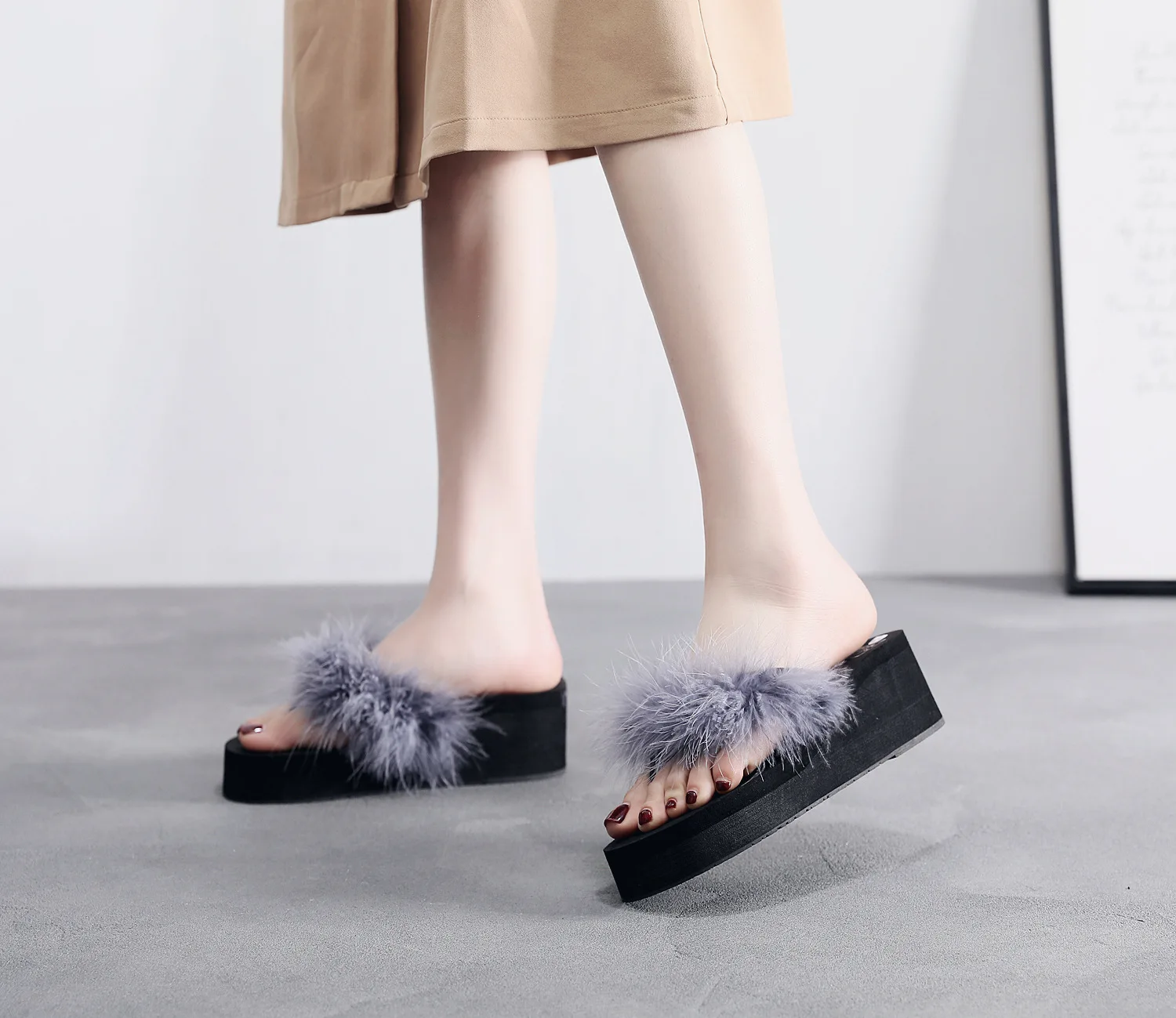 Fur Shoes Summer Clogs Woman House Slippers Platform Rubber Flip Flops Heeled Mules Pantofle Slides On A Wedge Low Plush Beach H
Fur Shoes Summer Clogs Woman House Slippers Platform Rubber Flip Flops Heeled Mules Pantofle Slides On A Wedge Low Plush Beach H