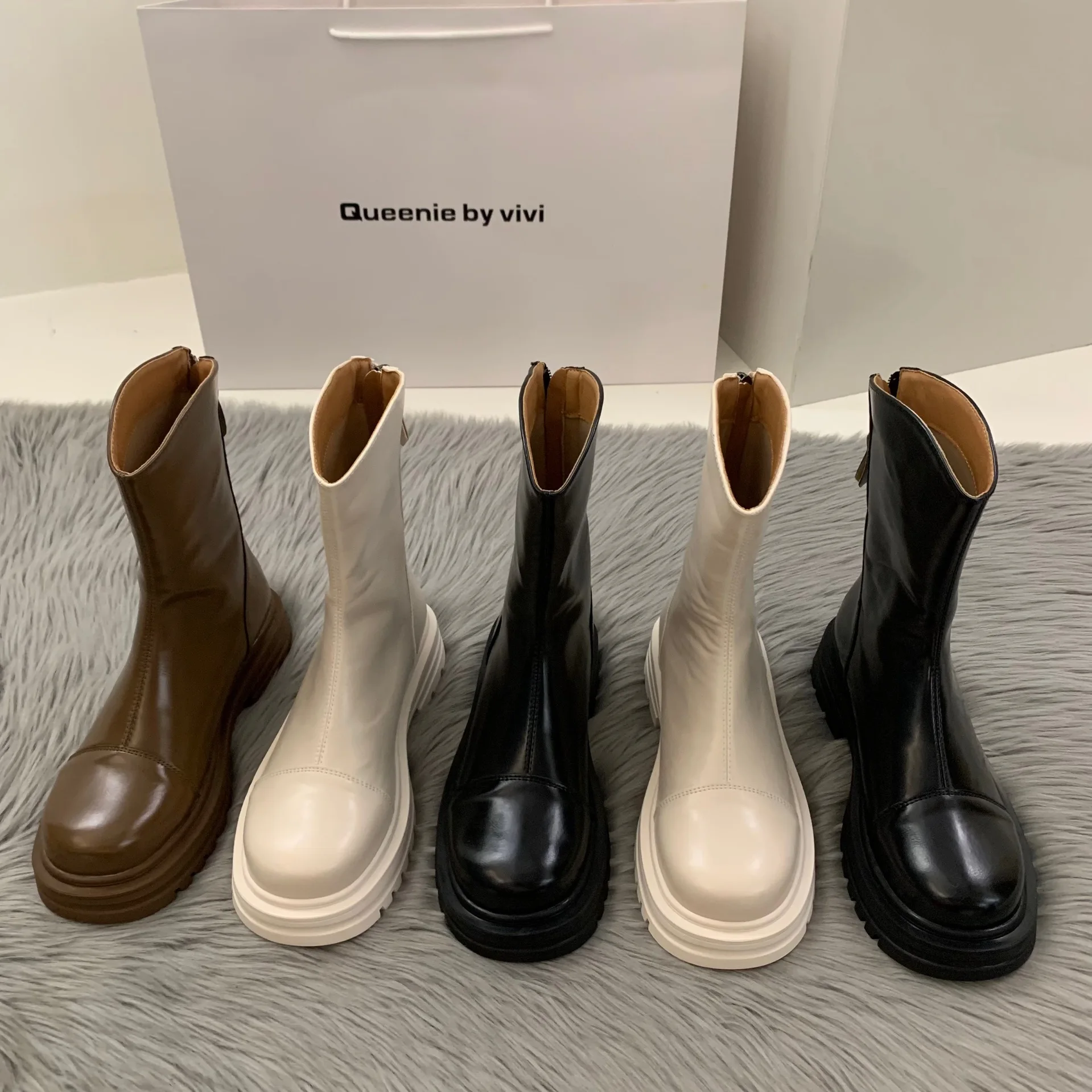 Thick-soled mid-tube Martin boots women's 2022 spring and autumn new Korean version ins net red Chelsea short boots
Thick-soled mid-tube Martin boots women's 2022 spring and autumn new Korean version ins net red Chelsea short boots
