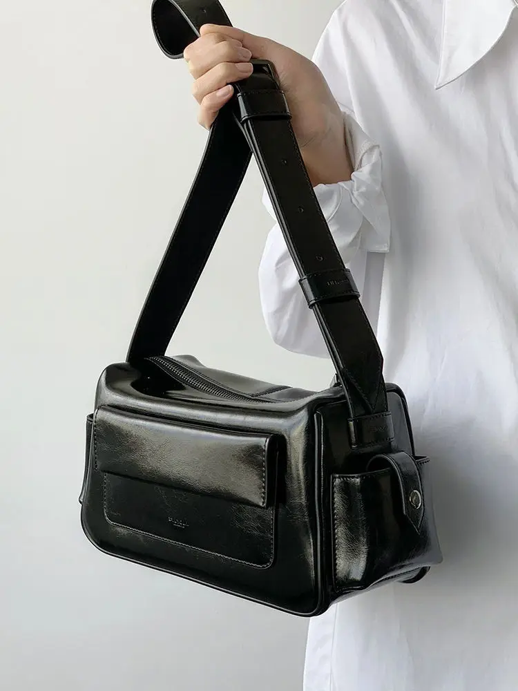 2023 New Trendy Ins Wide Shoulder Strap Commuter Small Square Bag Niche Design High-End Shoulder Bag All-Match Messenger Bag Art
2023 New Trendy Ins Wide Shoulder Strap Commuter Small Square Bag Niche Design High-End Shoulder Bag All-Match Messenger Bag Art