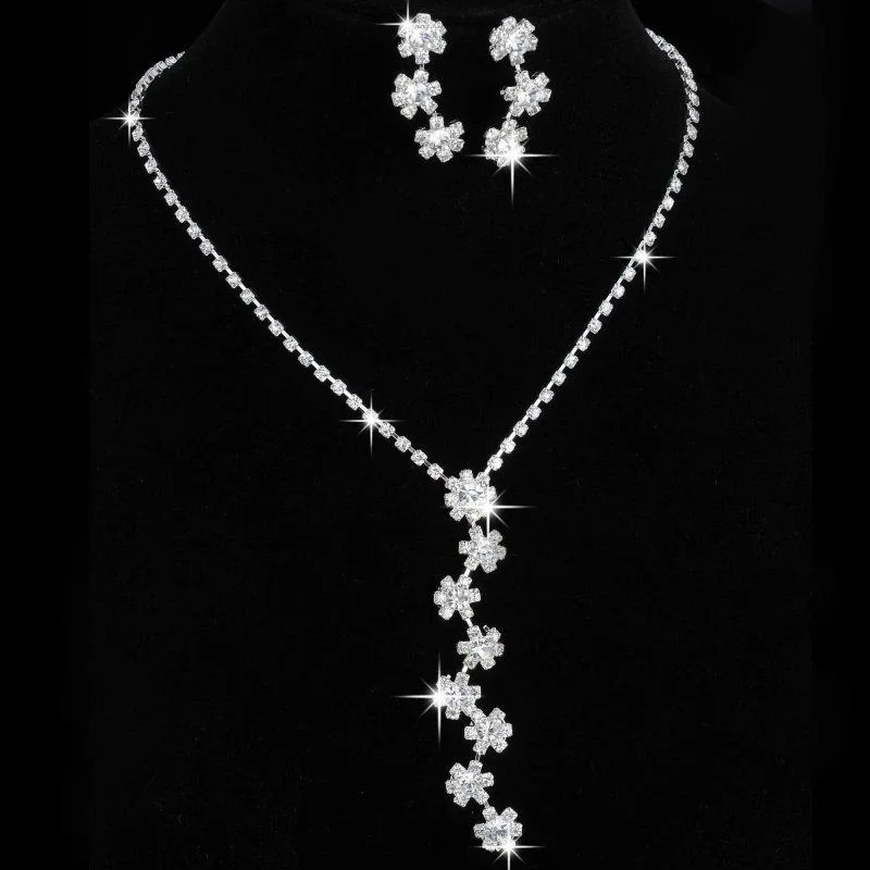 Bridal Jewelry Claw Chain Rhinestone Small Chrysanthemum Necklace Earrings Two-piece Set Banquet Jewelry High-end Jewelry Set
Bridal Jewelry Claw Chain Rhinestone Small Chrysanthemum Necklace Earrings Two-piece Set Banquet Jewelry High-end Jewelry Set