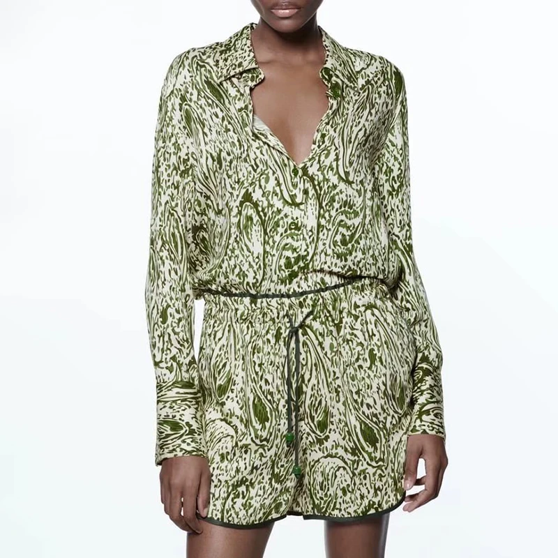 2022 Spring Women Long Sleeve Silk Satin Texture Printed Shirt High Waist Elastic Waist Lacing Shorts Two Piece Suit BB22456
2022 Spring Women Long Sleeve Silk Satin Texture Printed Shirt High Waist Elastic Waist Lacing Shorts Two Piece Suit BB22456