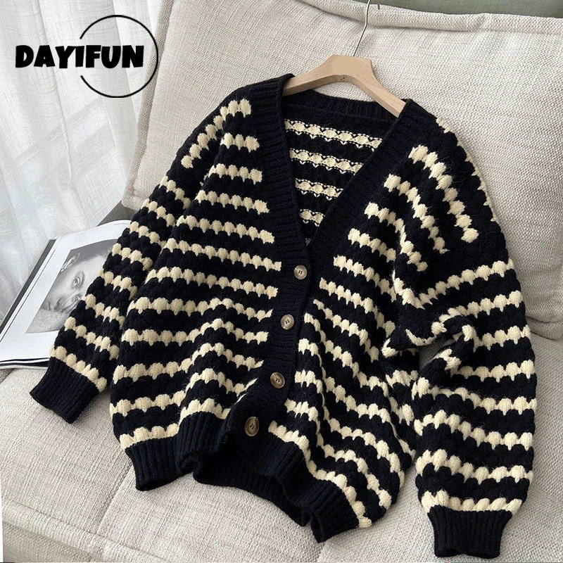 DAYIFUN Women Striped Sweater Contrast Color Jacquard Knit V-Neck Cardigan Lady Autumn Loose Lazy Single-Breasted Knitted Jacket
DAYIFUN Women Striped Sweater Contrast Color Jacquard Knit V-Neck Cardigan Lady Autumn Loose Lazy Single-Breasted Knitted Jacket