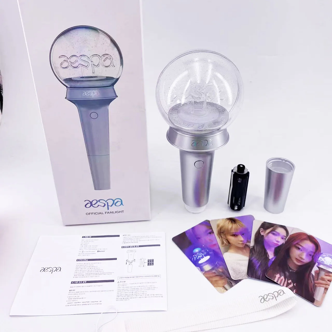 KPOP Aespa светильник stick Корейская лампа светильник ручная лампа, светящаяся лампа, игрушки Karina Жизель, Зимняя коллекция Ningning Fans
KPOP Aespa светильник stick Корейская лампа светильник ручная лампа, светящаяся лампа, игрушки Karina Жизель, Зимняя коллекция Ningning Fans