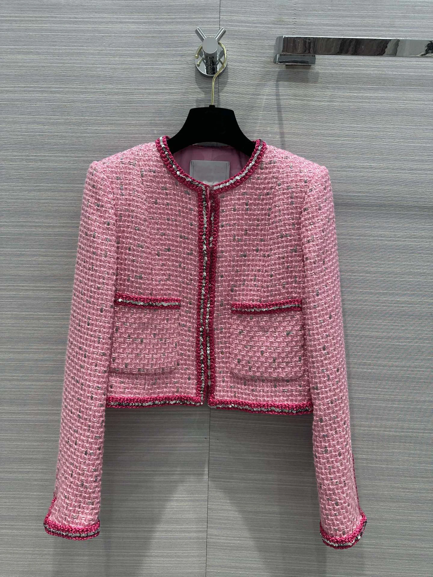 Early spring new short prune powder small coat, high-grade and fashionable bead color contrast braided belt6.15
Early spring new short prune powder small coat, high-grade and fashionable bead color contrast braided belt6.15