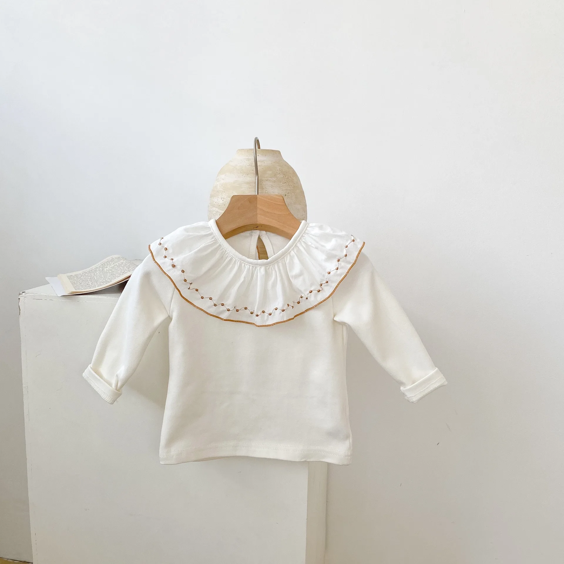 Infant children's t-shirt 2022 autumn new baby girl embroidered lotus leaf collar bottoming shirt top white all-match
Infant children's t-shirt 2022 autumn new baby girl embroidered lotus leaf collar bottoming shirt top white all-match