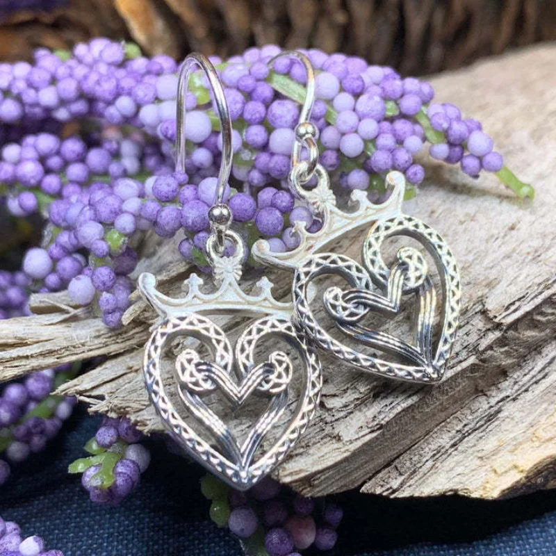 Bohemian Silver Color Metal Hollow Heart Earrings Vintage Individualized Crown Earrings for Women Dangle Earrings
Bohemian Silver Color Metal Hollow Heart Earrings Vintage Individualized Crown Earrings for Women Dangle Earrings