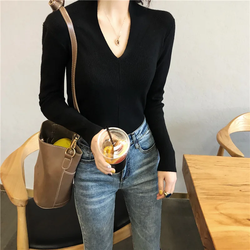 Women's long-sleeved blouse for autumn and winter, the new pullover is thin, long-sleeved bottoming shirt, women's V-neck tube t
Women's long-sleeved blouse for autumn and winter, the new pullover is thin, long-sleeved bottoming shirt, women's V-neck tube t