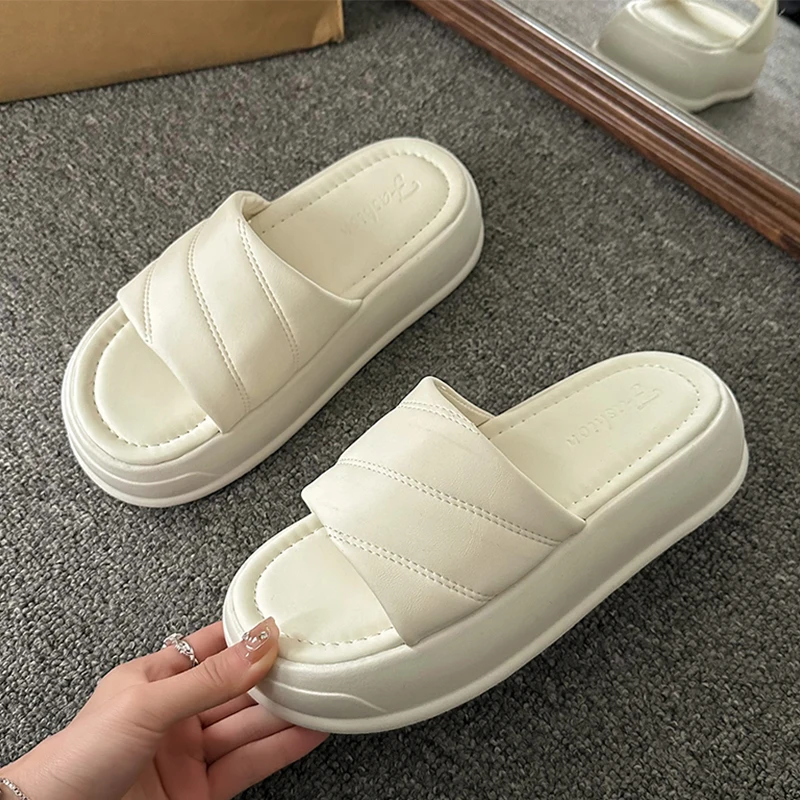 Шлепанцы женские на платформе, повседневные сандалии на плоской подошве, сланцы, классические, с открытым носком, лето 2023
Шлепанцы женские на платформе, повседневные сандалии на плоской подошве, сланцы, классические, с открытым носком, лето 2023