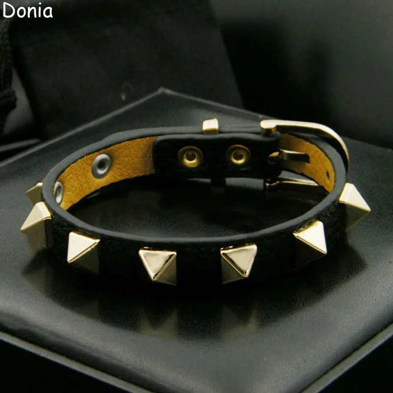 Donia Jewelry European and American fashion 316L stainless steel rivet bracelet single loop leather rope luxury bracelet
Donia Jewelry European and American fashion 316L stainless steel rivet bracelet single loop leather rope luxury bracelet