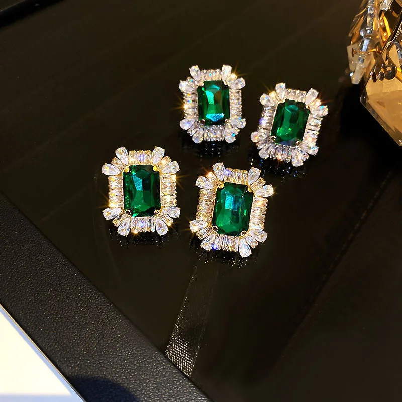 Trendy Luxury Women Earrings for Wedding Party Bling Bling Geometric Cubic Glass Filledia Dangle Earrings Chic Ear Accessories
Trendy Luxury Women Earrings for Wedding Party Bling Bling Geometric Cubic Glass Filledia Dangle Earrings Chic Ear Accessories