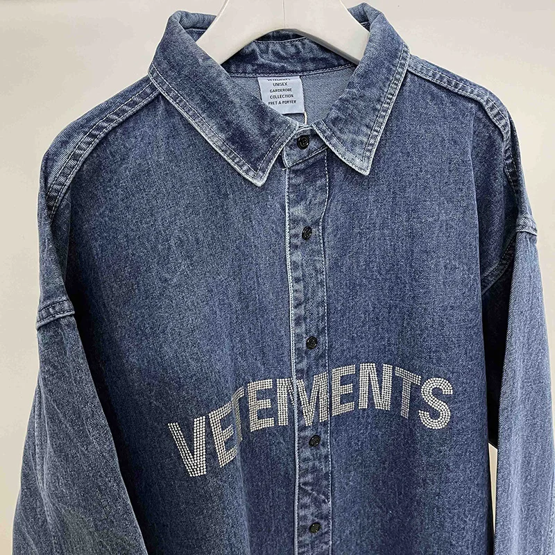 Denim Jackets Oversized Wased Blue Denim Men Women 1:1 Crystal Diamonds Letter Jackets 
Denim Jackets Oversized Wased Blue Denim Men Women 1:1 Crystal Diamonds Letter Jackets
