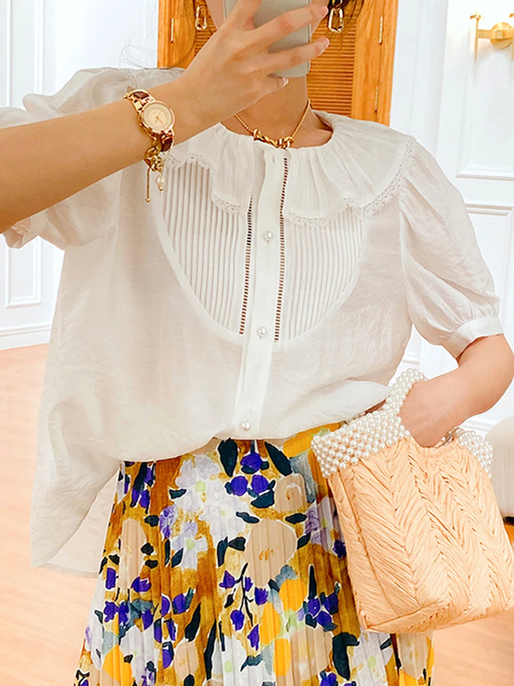 French Thin Cardigan Blouse Top 2022 Summer Cozy Cotton Puff Sleeve Ruffled Collar Pearl Button Women's Shirt Office Casual Tops
French Thin Cardigan Blouse Top 2022 Summer Cozy Cotton Puff Sleeve Ruffled Collar Pearl Button Women's Shirt Office Casual Tops