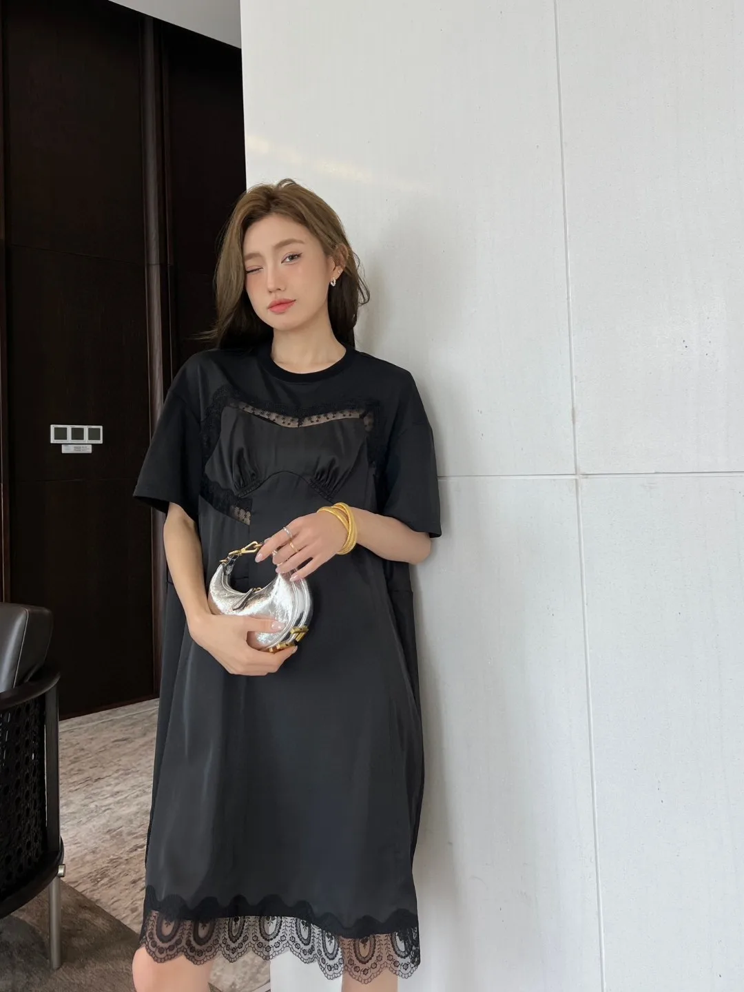 2023 spring and summer women's clothing fashion new Hollow out Stitching Loose T-shirt Dress 0504
2023 spring and summer women's clothing fashion new Hollow out Stitching Loose T-shirt Dress 0504
